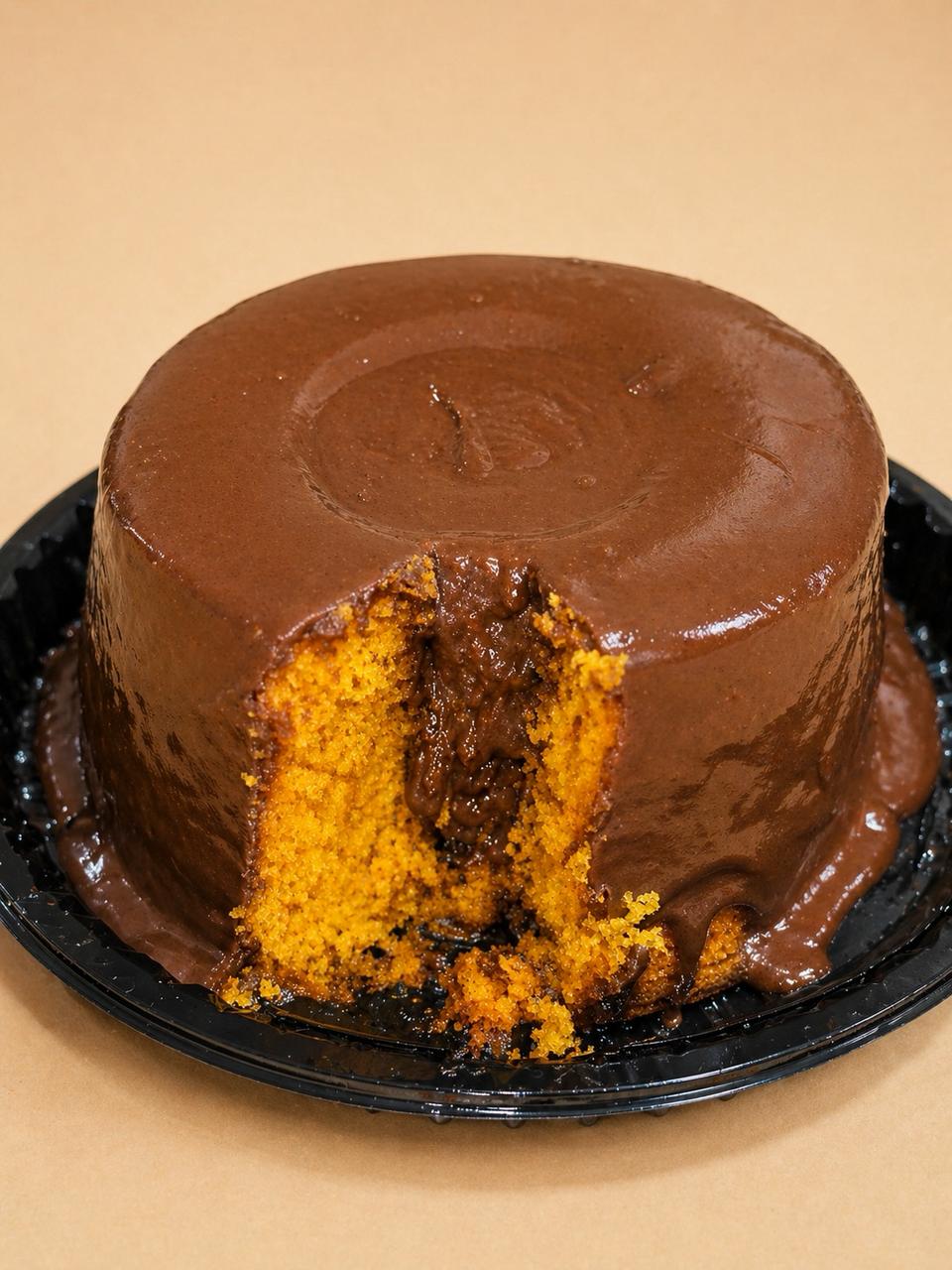 Bolo de Cenoura com Exagero de Chocolate - Vulcão - P